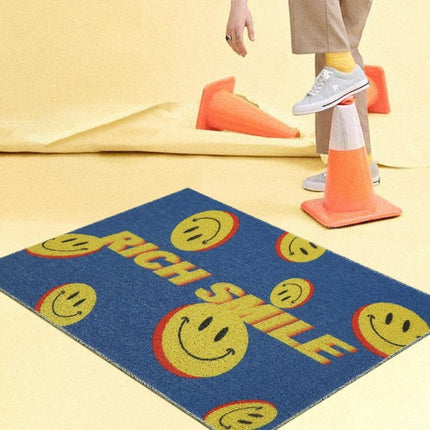 Blå dørmatte med gule smilefjes