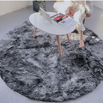 Mykt rundt mørkegrått shaggy-teppe