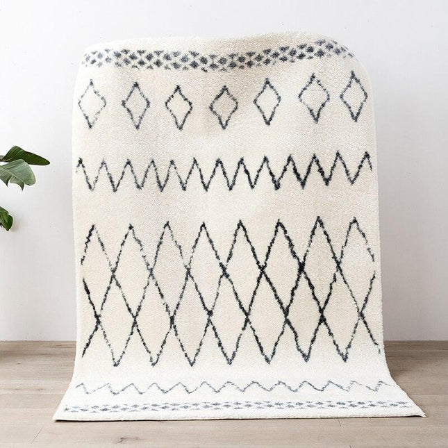 Elegant hvitt berberteppe med mønster