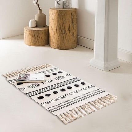 Lite berberteppe med sort mønster