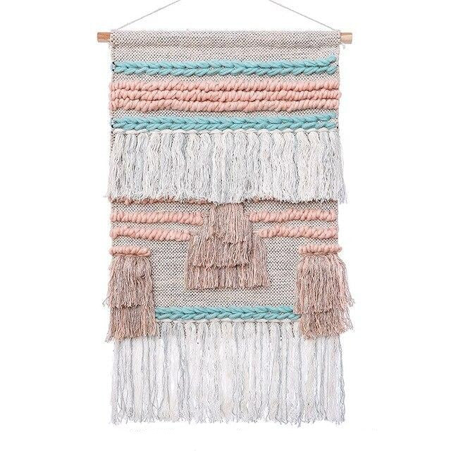 Vevd veggrye i rosa og hvitt