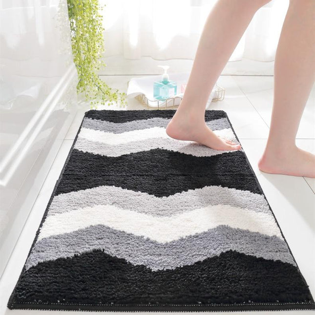 Svart og hvit badematte sikksakkmønster