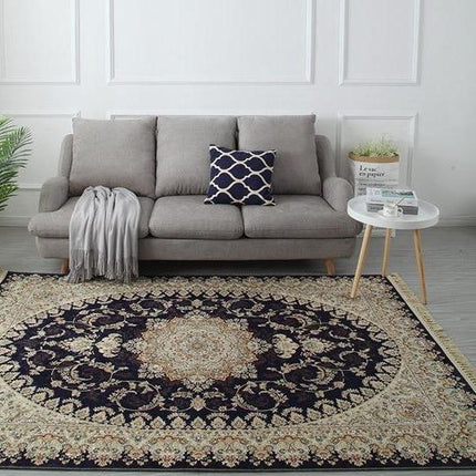 Svart persisk teppe med klassisk mønster