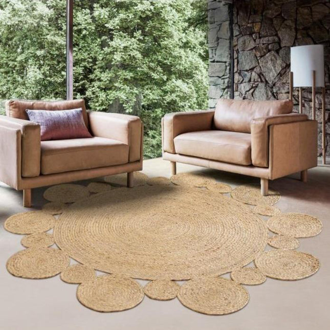 Håndvevd rundt jute teppe med bølget kant