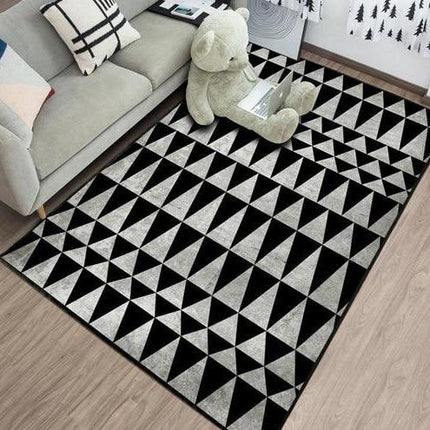 Svart og hvit vinylmatte med trekanter